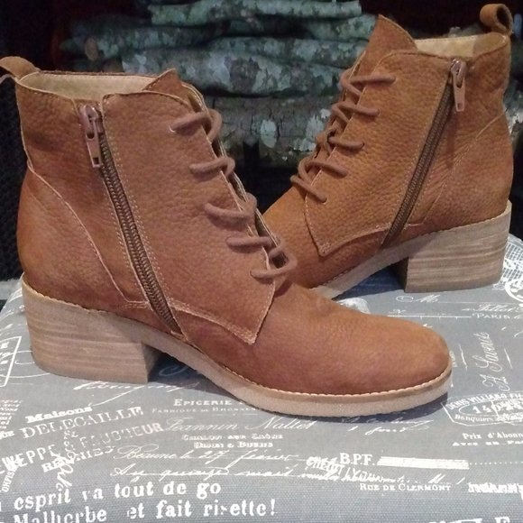 Women's Lucky Brand Boots - Picture 5 of 7